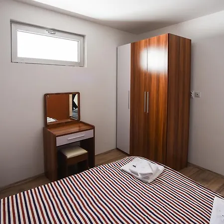 Center Pirot