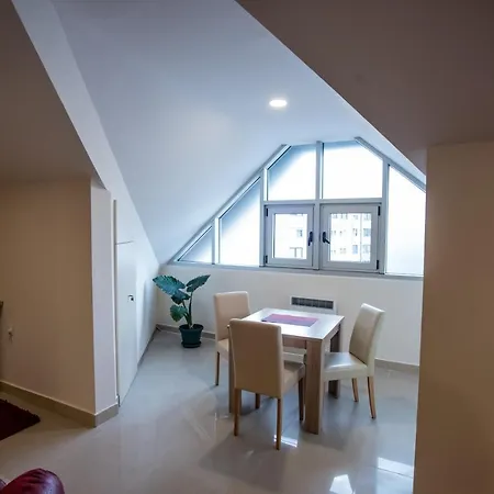 Center Apartment *